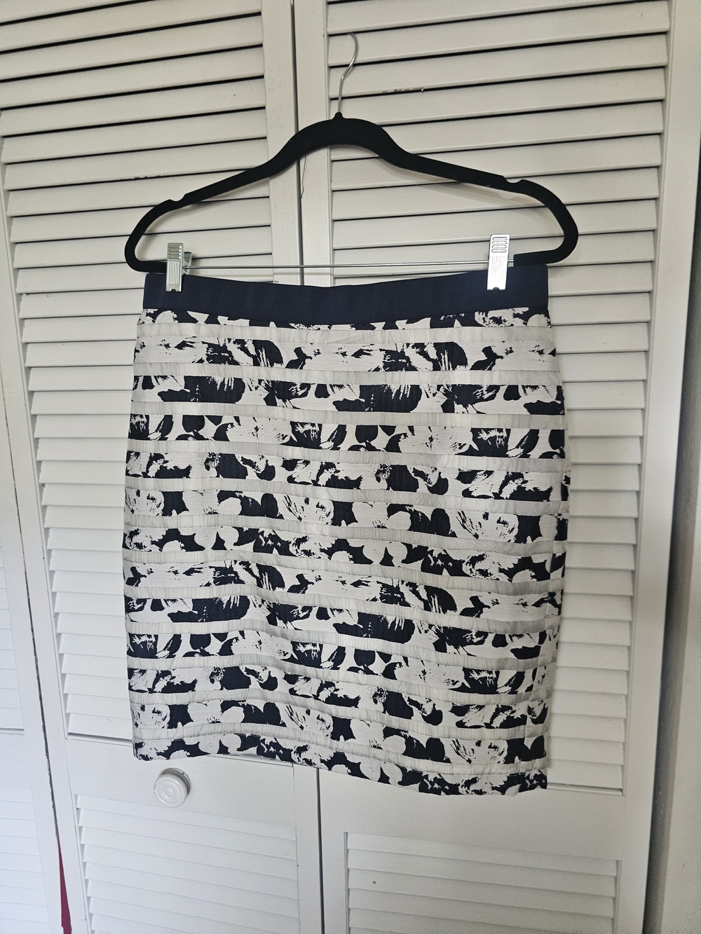 Ann Taylor Navy and White Abstract Stripe Mini Skirt